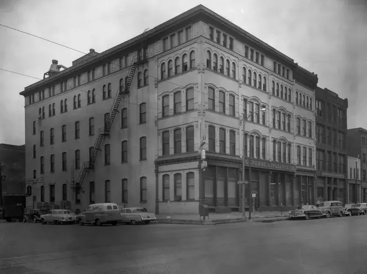Historic detail · 1105 Harney Street